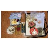 Trinket box, Pins, tin of safety pins, assorted