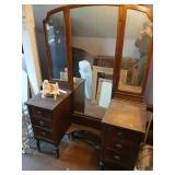 Vintage vanity no contents