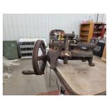 Hand crank saw set ??