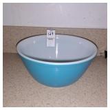 Vintage Pyrex Primary Colors blue mixing bowl.
