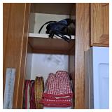 Black &Decker hand mixer,pot holders