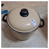 Megaware large pot 9 quart ?