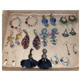 Costume jewelry - tray lot variety of earrings
