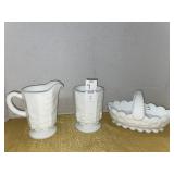 Vintage Westmoreland 9 panel Grapes White Milk