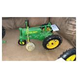 Ertl 1:16 scale John Deere Model B die-cast