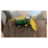 ERTL 1:64 John Deere 8600 self-propelled forage