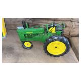 Ertl John Deere Model B die-cast tractor in 1:16