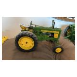 Ertl 1:16 scale John Deere Model 720 Diesel