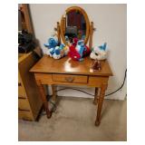 Small vanity nice no contents