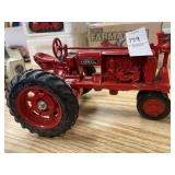 ERTL Farmall H - die cast metal tractor