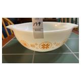 Pyrex Cinderella mixing bowl i "Town and Country"