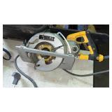 DeWalt Worm Drive Circular Saw 7 1/4in.