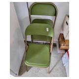 2 folding chairs