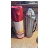 2 Thermoses