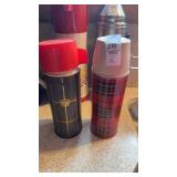 2 Thermoses
