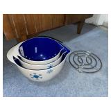 Plastic nesting bowls & trivet