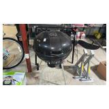 UniFlame Outdoor Charcoal Barbecue Grill