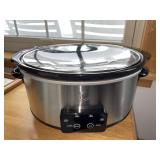 Complete Cuisine- like new- slow cooker