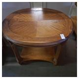 Oval end table 26 1/2 ï¿½ 20 1/2