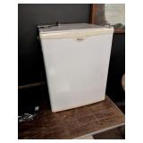 Whirlpool mini fridge 2.8 cubic ft.l