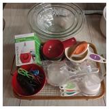 vintage clear glass Pyrex mixing bowl is in the