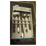 20 piece flatware set