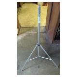 Telescoping stand up to 7 ft