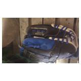Rawlings 10-1/2' baseball glove w/ball