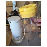 Mr Coffee Iced tea pot and pitchers