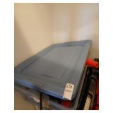 Tub lot of flashlights