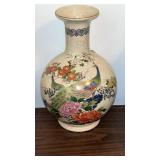 Vtg Japanese vase traditional Satsuma-style