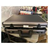 Winchester locked hard sided gun case, No contents