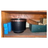 Shelf lot of planters