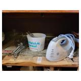 G.E. HAND MIXER