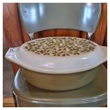 Pyrex 1 1/2 Quart Olive Berry Covered Divided