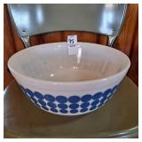 Vintage Pyrex New Dot mixing bowl