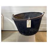 Copper kettle, 29 ï¿½ diameter, 17 ï¿½ tall