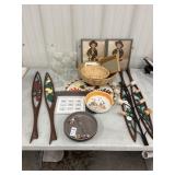 Miscellaneous lot, picture frames, wall decor,