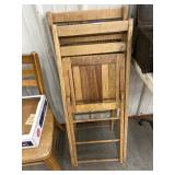 Set of 2 wooden chairs