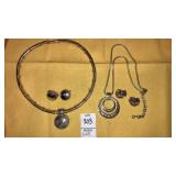 (2) sets gold & silver tones necklace & clip