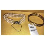Triple strand pearl bracelet w/ fancy clasp,