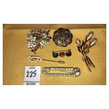 Vintage pin brooches : rhinestone scarab pearl