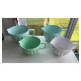 Lot of 4 Mixing Bowls