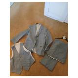 Johnathan Michael youth suit, no sizing but chest