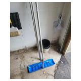 Roof snow  shovel