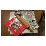 Pyrex Measuring Cup & Pie Pan, baking supplies