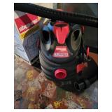Shop vac 5 gal.