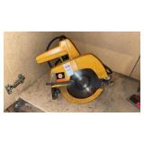 Black & Decker 7 1/4in. Circular Saw with extra