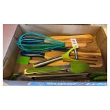 Lot of Kitchen Utensils, Spoons, Ice Cream Scoop,