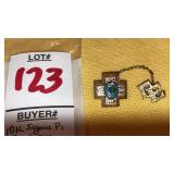 10k Sigma Pi enamel & emerald frat pin